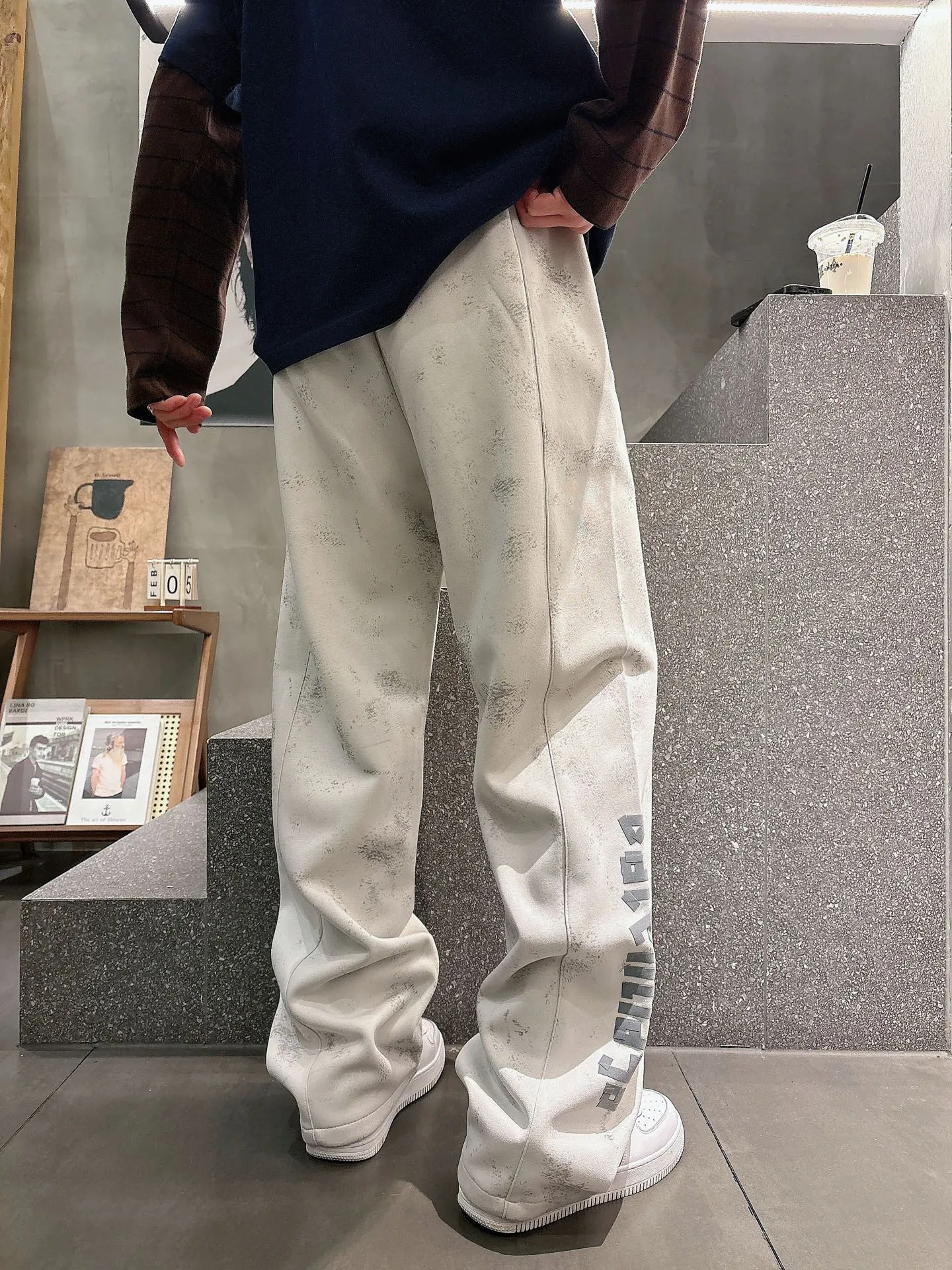 Balenciaga 🆕2026 Autumn and Winter New Arrival Casual Pants! The official website will be released simultaneously. Brand Classic LOGO casual pants, customized fabrics, excellent comfort and strong touch. Highly recognisable, perfect appearance and craftsmanship. Size:M-3XL